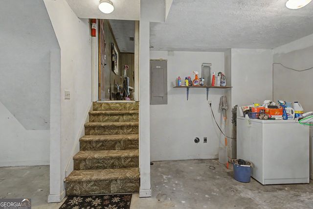 2069 Forest Dr, Fayetteville, GA 30214
