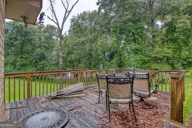2069 Forest Dr, Fayetteville, GA 30214