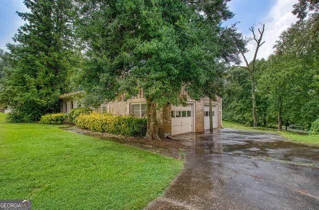 2069 Forest Dr, Fayetteville, GA 30214