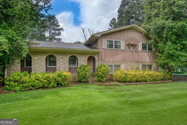 2069 Forest Dr, Fayetteville, GA 30214