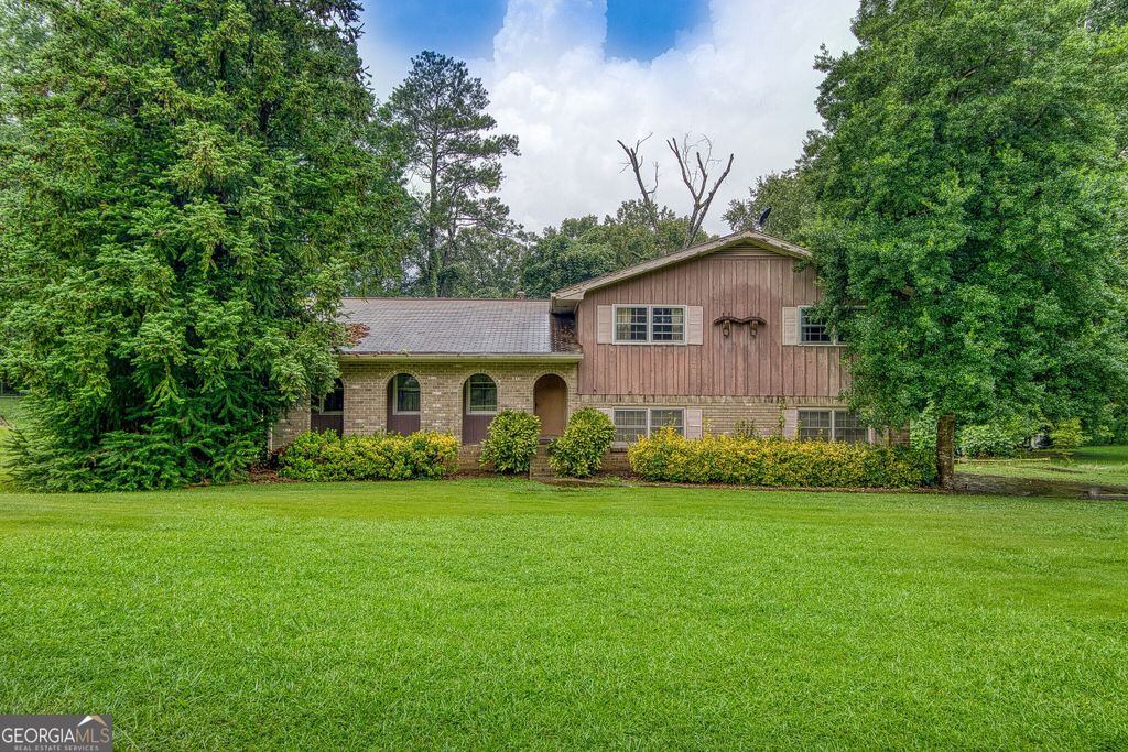 2069 Forest Dr, Fayetteville, GA 30214