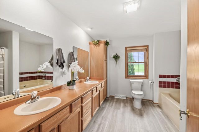 1570 Iroquois AVENUE, Grafton, WI 53024