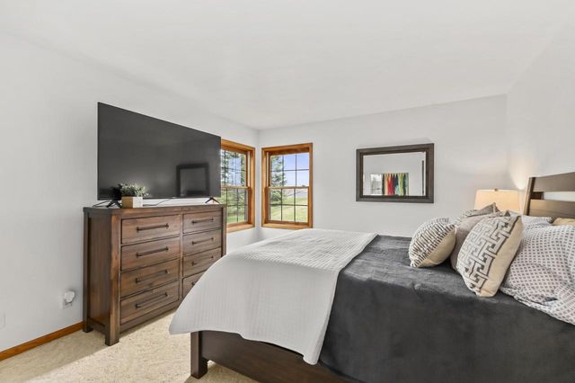 1570 Iroquois AVENUE, Grafton, WI 53024