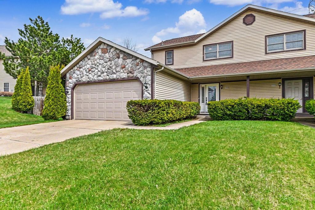 1570 Iroquois AVENUE, Grafton, WI 53024