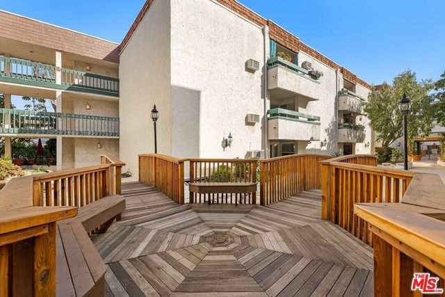 360 S Euclid Avenue 219, Pasadena, CA 91101