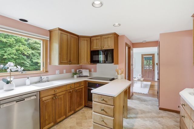 2 Winter St, Acton, MA 01720