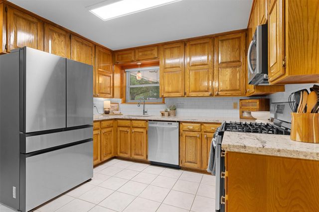 8706 Greenleaf Drive, College Station, TX 77845