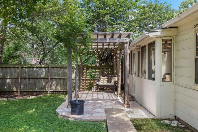 8706 Greenleaf Drive, College Station, TX 77845