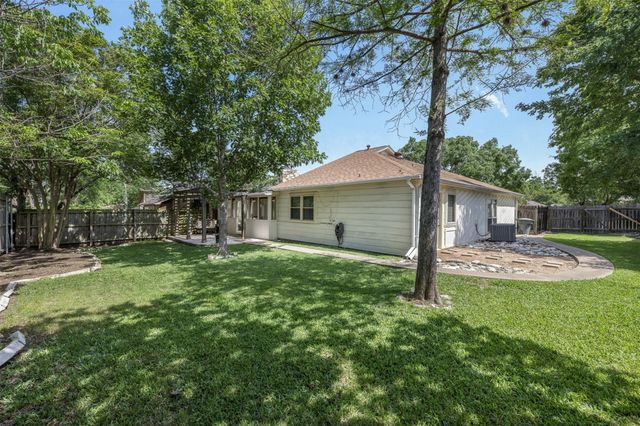 8706 Greenleaf Drive, College Station, TX 77845