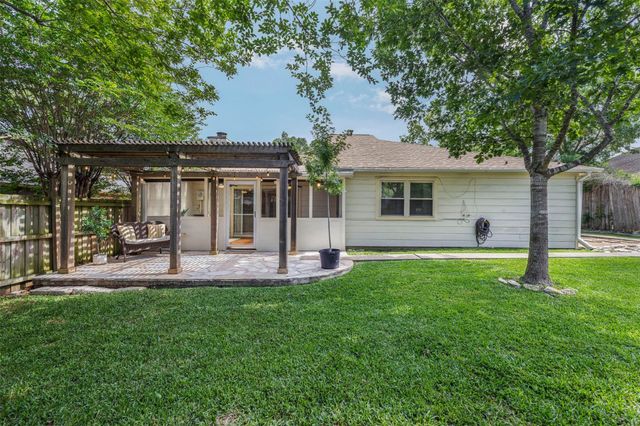8706 Greenleaf Drive, College Station, TX 77845