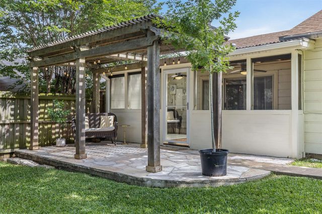 8706 Greenleaf Drive, College Station, TX 77845