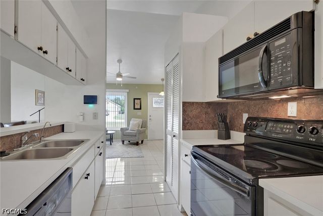1628 SW 12th LN, Cape Coral, FL 33991