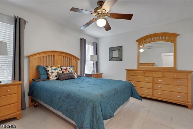 1628 SW 12th LN, Cape Coral, FL 33991
