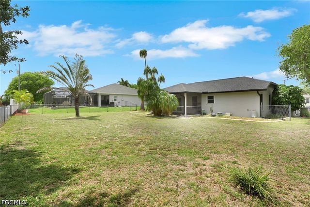 1628 SW 12th LN, Cape Coral, FL 33991