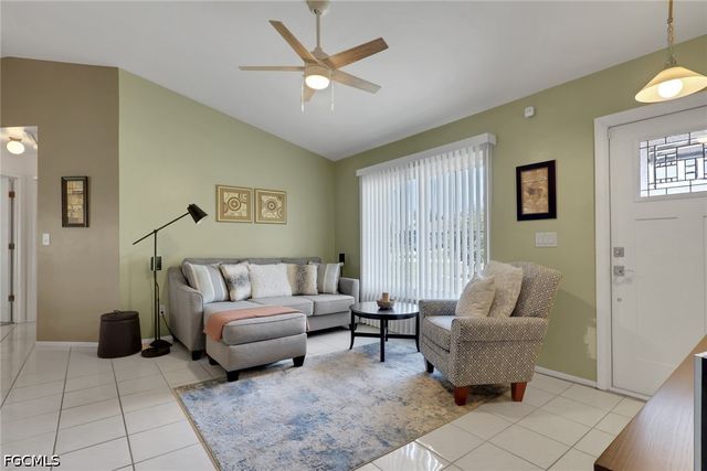 1628 SW 12th LN, Cape Coral, FL 33991