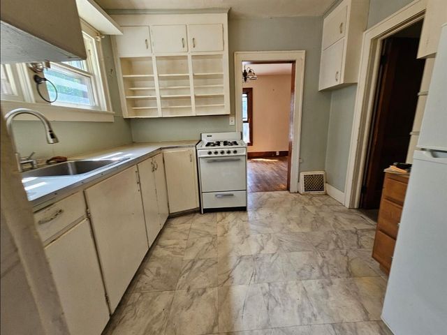 403 Pennsylvania Avenue, Dowagiac, MI 49047