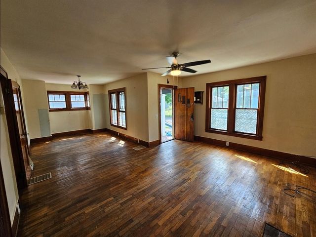 403 Pennsylvania Avenue, Dowagiac, MI 49047