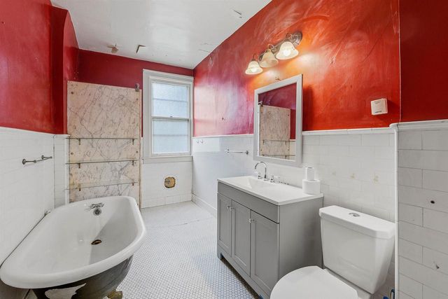 133 W DIVISION STREET, Fond Du Lac, WI 54935