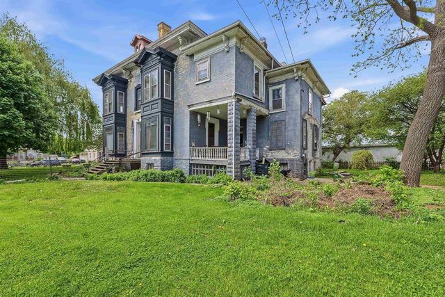 133 W DIVISION STREET, Fond Du Lac, WI 54935