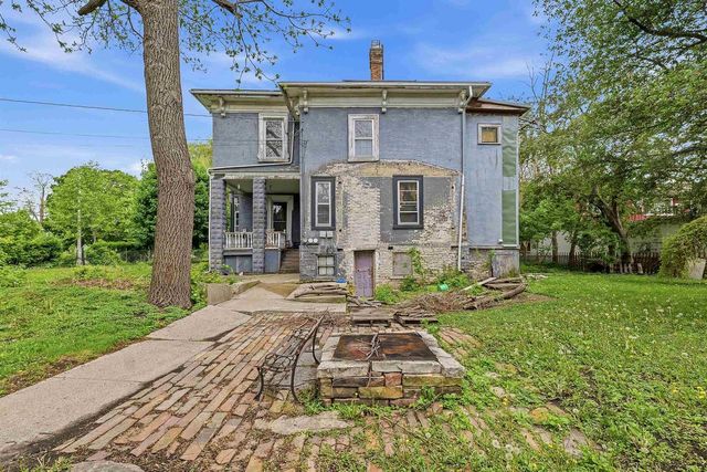 133 W DIVISION STREET, Fond Du Lac, WI 54935