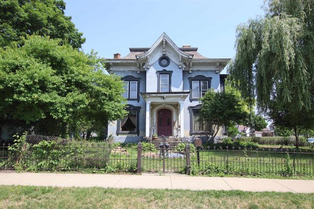 133 W DIVISION STREET, Fond Du Lac, WI 54935