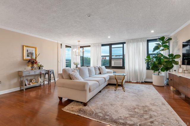 10-24 166 St. Street 7C, Beechhurst, NY 11357