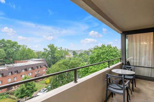 10-24 166 St. Street 7C, Beechhurst, NY 11357