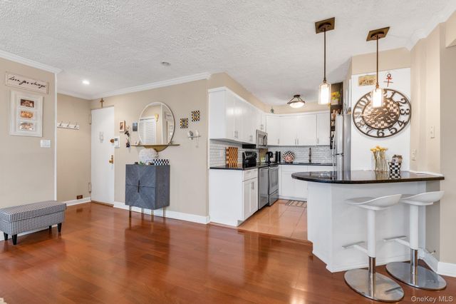 10-24 166 St. Street 7C, Beechhurst, NY 11357