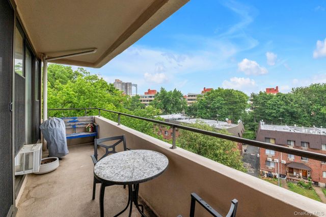 10-24 166 St. Street 7C, Beechhurst, NY 11357