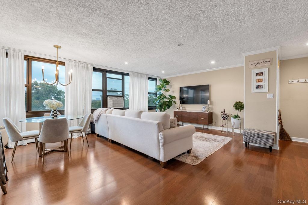 10-24 166 St. Street 7C, Beechhurst, NY 11357