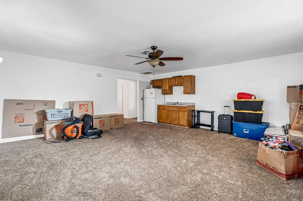 Image 16 of property listing at 2469 Shaft Street, Selma, CA 93662