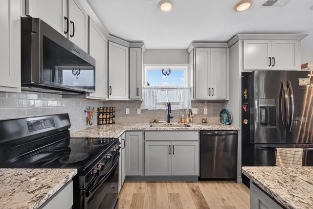 415 W FRANCIS ST, Sturgeon, MO 65284