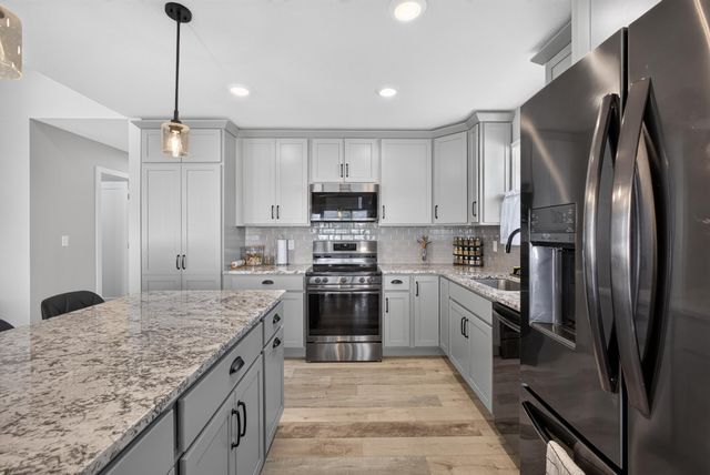 415 W FRANCIS ST, Sturgeon, MO 65284