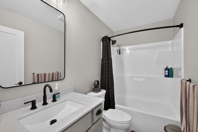 415 W FRANCIS ST, Sturgeon, MO 65284