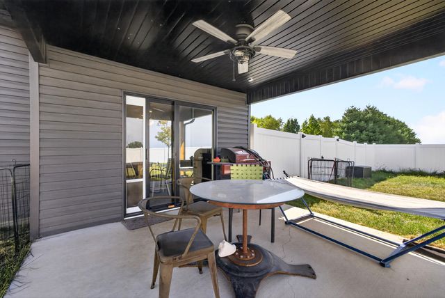 415 W FRANCIS ST, Sturgeon, MO 65284
