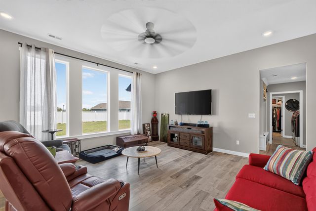 415 W FRANCIS ST, Sturgeon, MO 65284