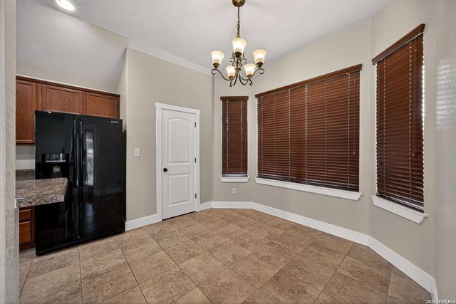1835 LOST TRL, Pleasanton, TX 78064