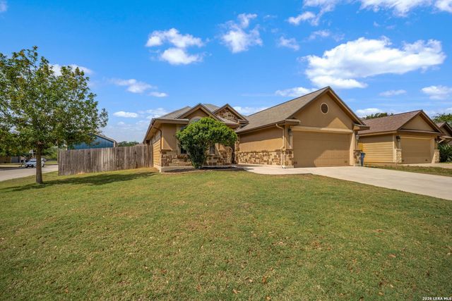 1835 LOST TRL, Pleasanton, TX 78064