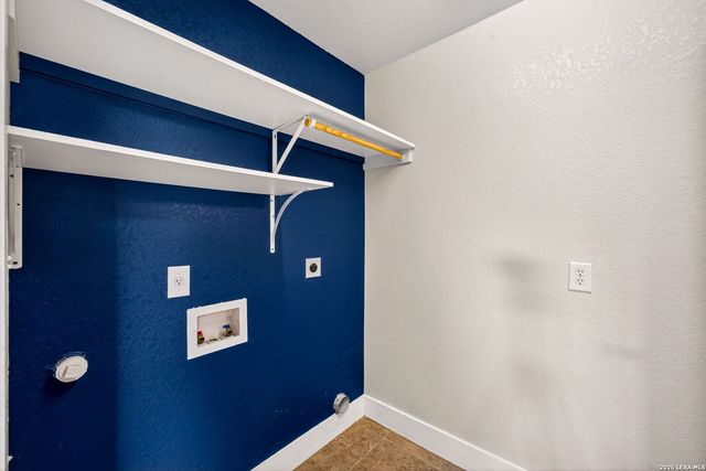 1835 LOST TRL, Pleasanton, TX 78064