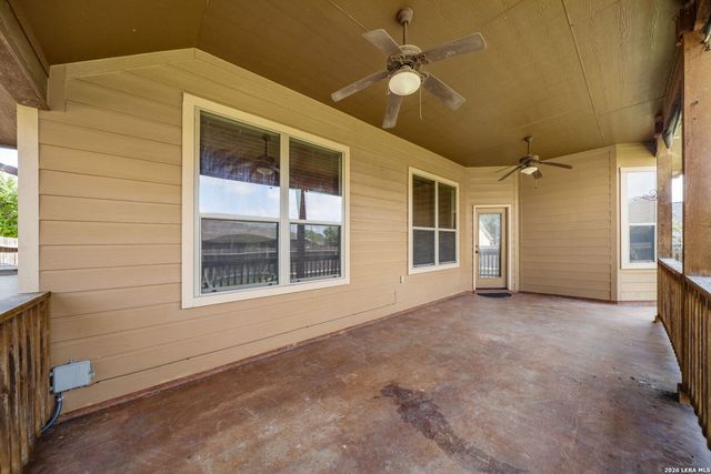 1835 LOST TRL, Pleasanton, TX 78064