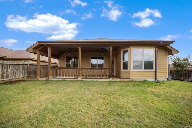 1835 LOST TRL, Pleasanton, TX 78064