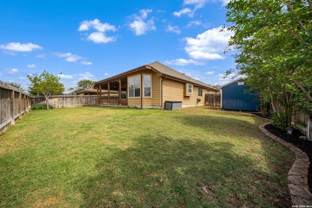 1835 LOST TRL, Pleasanton, TX 78064