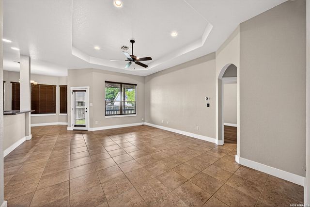 1835 LOST TRL, Pleasanton, TX 78064