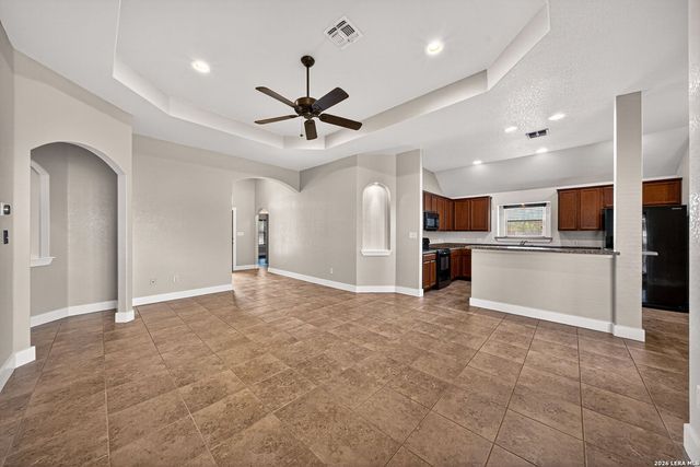 1835 LOST TRL, Pleasanton, TX 78064