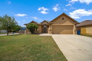 1835 LOST TRL, Pleasanton, TX 78064