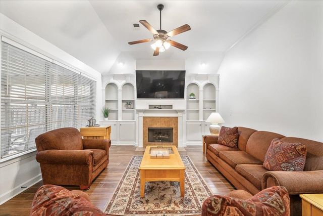 8558 WOODLAND ROSE CIR S, Memphis, TN 38016