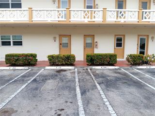 5121 W Oakland Park Blvd 109, Lauderdale Lakes, FL 33313