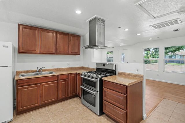 2313 Piercy Ave, Sacramento, CA 95838