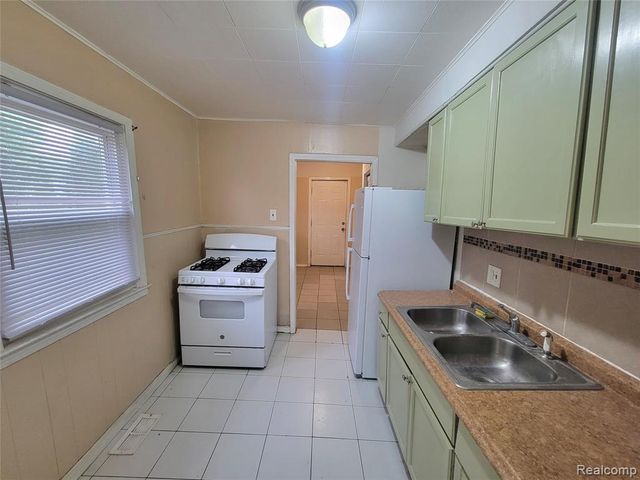7248 Hupp Avenue, Warren, MI 48091