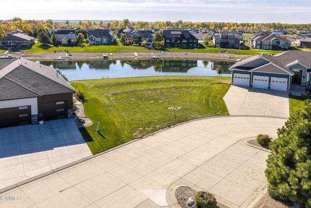 3855 Poseidon Loop, Bismarck, ND 58504 property photo